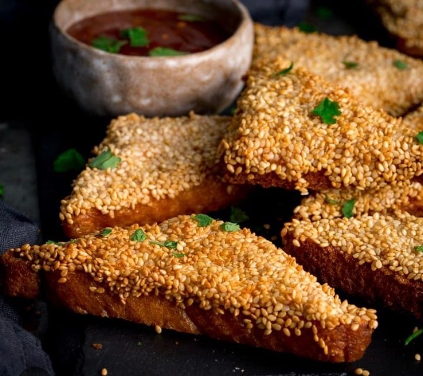 Sesame-crusted shrimp toast with dipping sauce